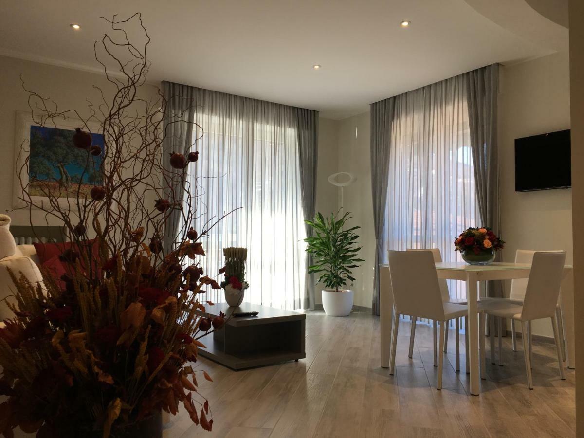 A Casa Di Chiara Apartment สเตรซา ภายนอก รูปภาพ