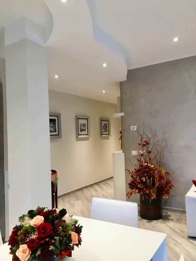A Casa Di Chiara Apartment สเตรซา ภายนอก รูปภาพ