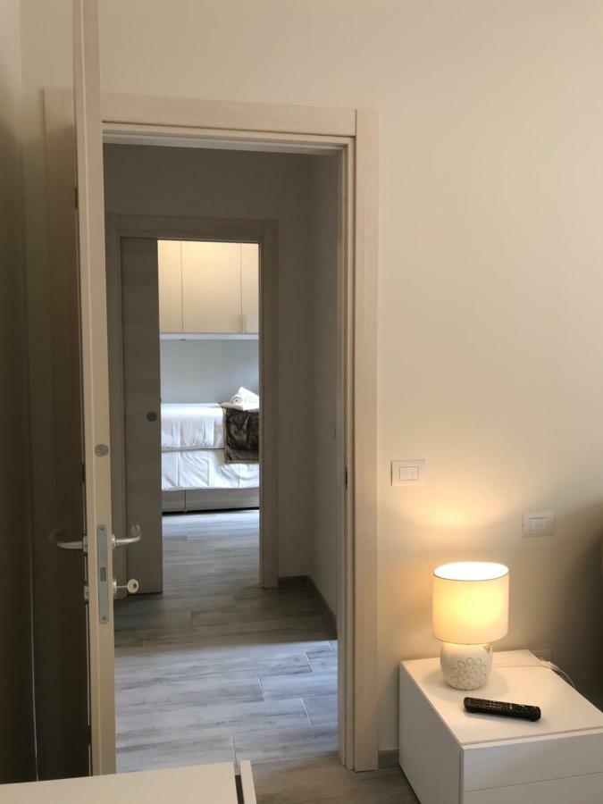 A Casa Di Chiara Apartment สเตรซา ภายนอก รูปภาพ