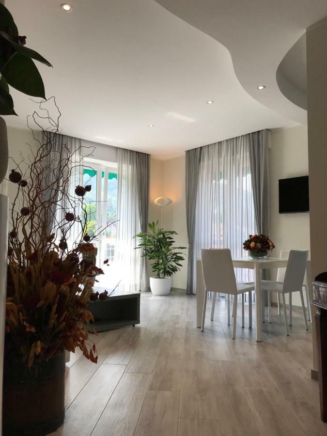 A Casa Di Chiara Apartment สเตรซา ภายนอก รูปภาพ